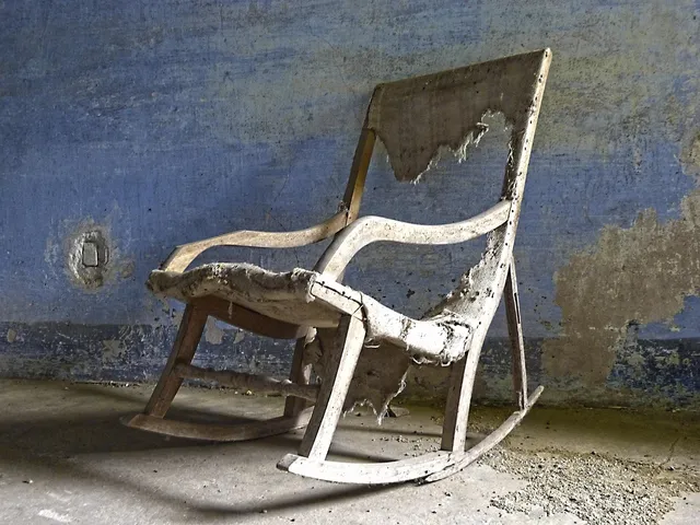 Levo Rocker | Beech + Terrazzo