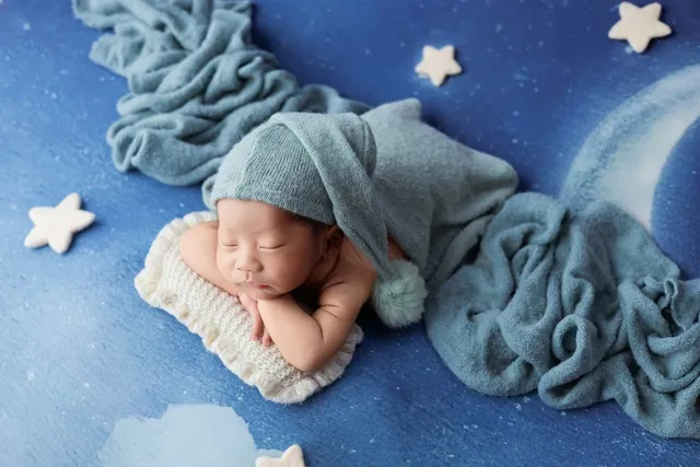 Swaddle leafy sprig | gray