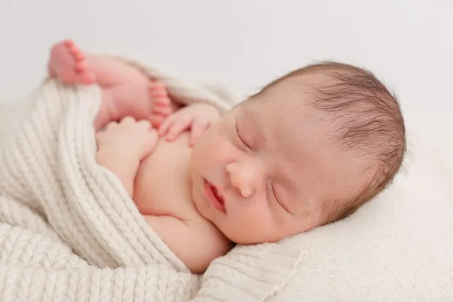stretch swaddle blanket - silver