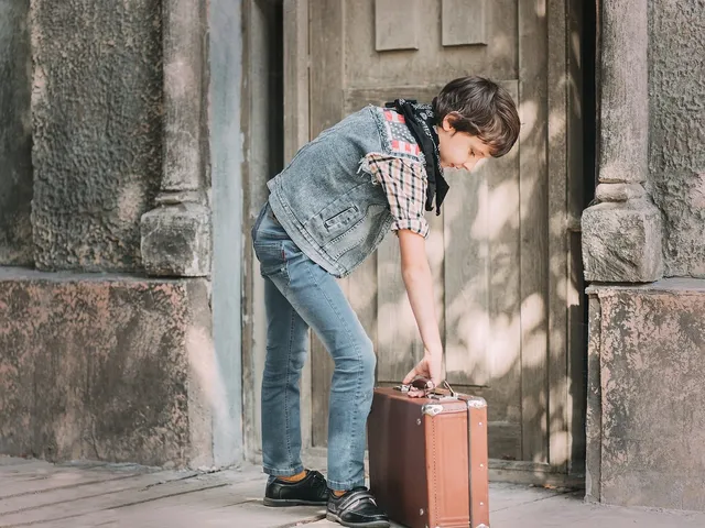 GUARDIAN ANGEL IN SUITCASE